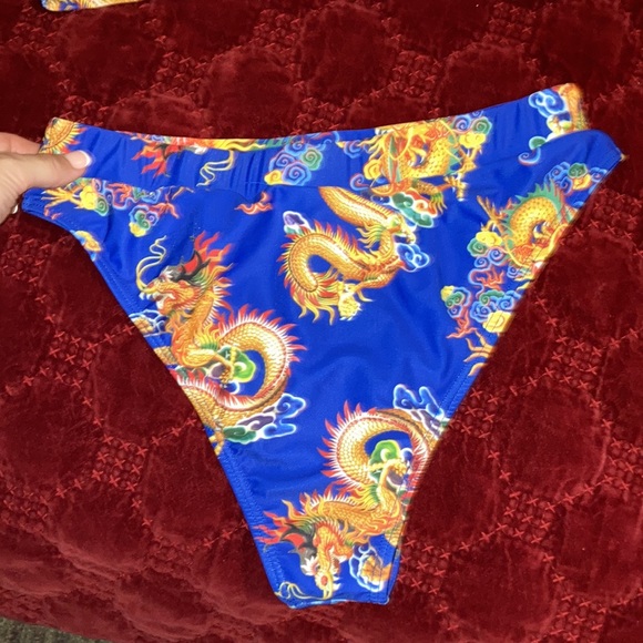 Cute bikini - Picture 2 of 3